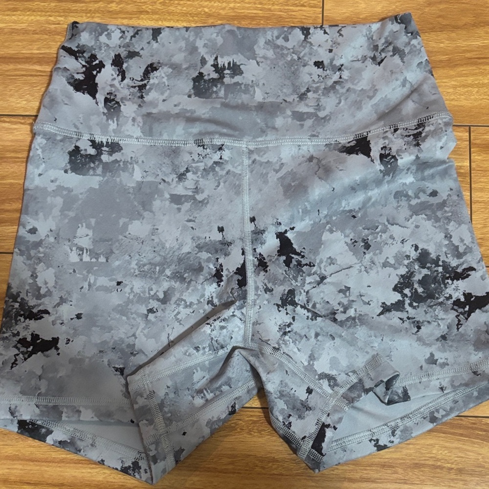 Fleo women’s athletic shorts medium